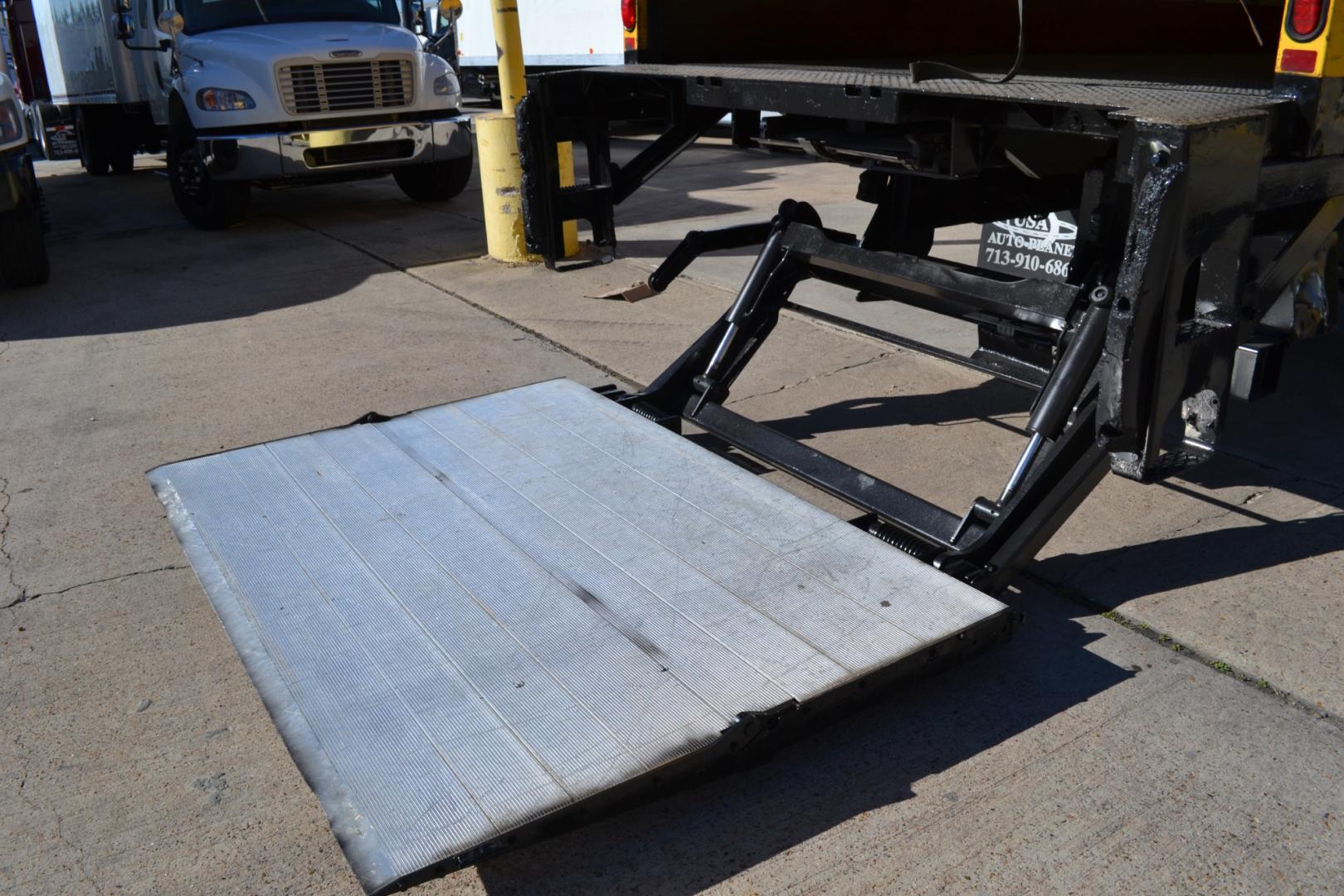 2014 YELLOW /BLACK FREIGHTLINER M2-106 with an CUMMINS ISB 6.7L 220HP engine, ALLISON 2200RDS AUTOMATIC transmission, located at 9172 North Fwy, Houston, TX, 77037, (713) 910-6868, 29.887470, -95.411903 - Photo#8